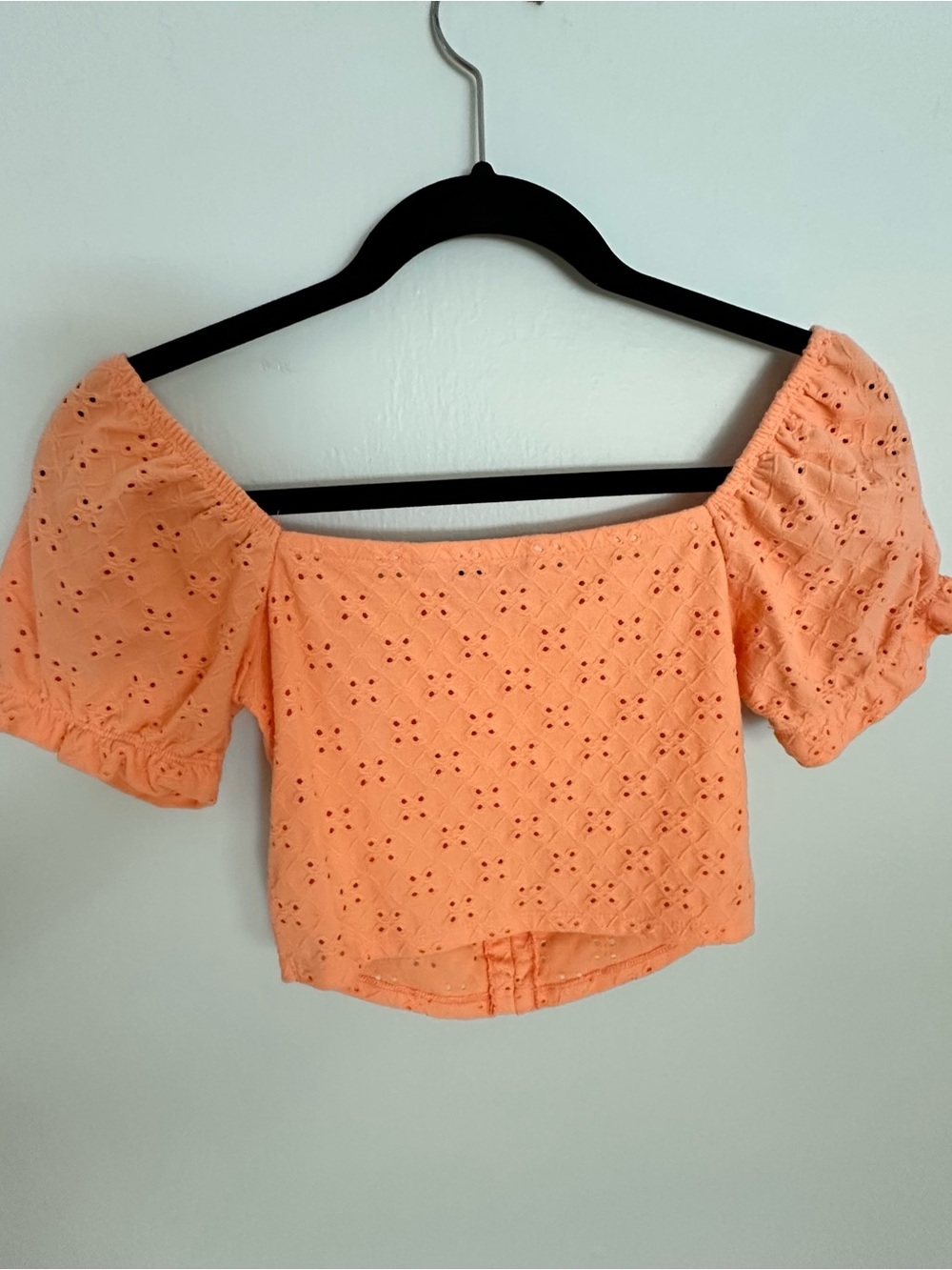 Peach eyelet crop top S - Picture 2 of 3